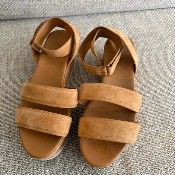 Vince “Jet” Genuine Suede Platform Sandals - Picture 5 of 12